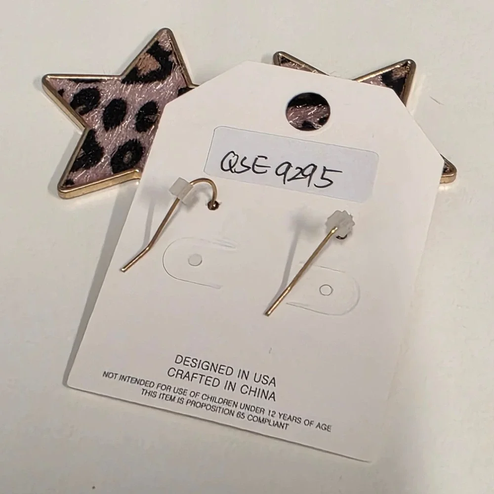 Pomina Pink Leopard Print Star Dangle Earrings Gold Tone QSE9295